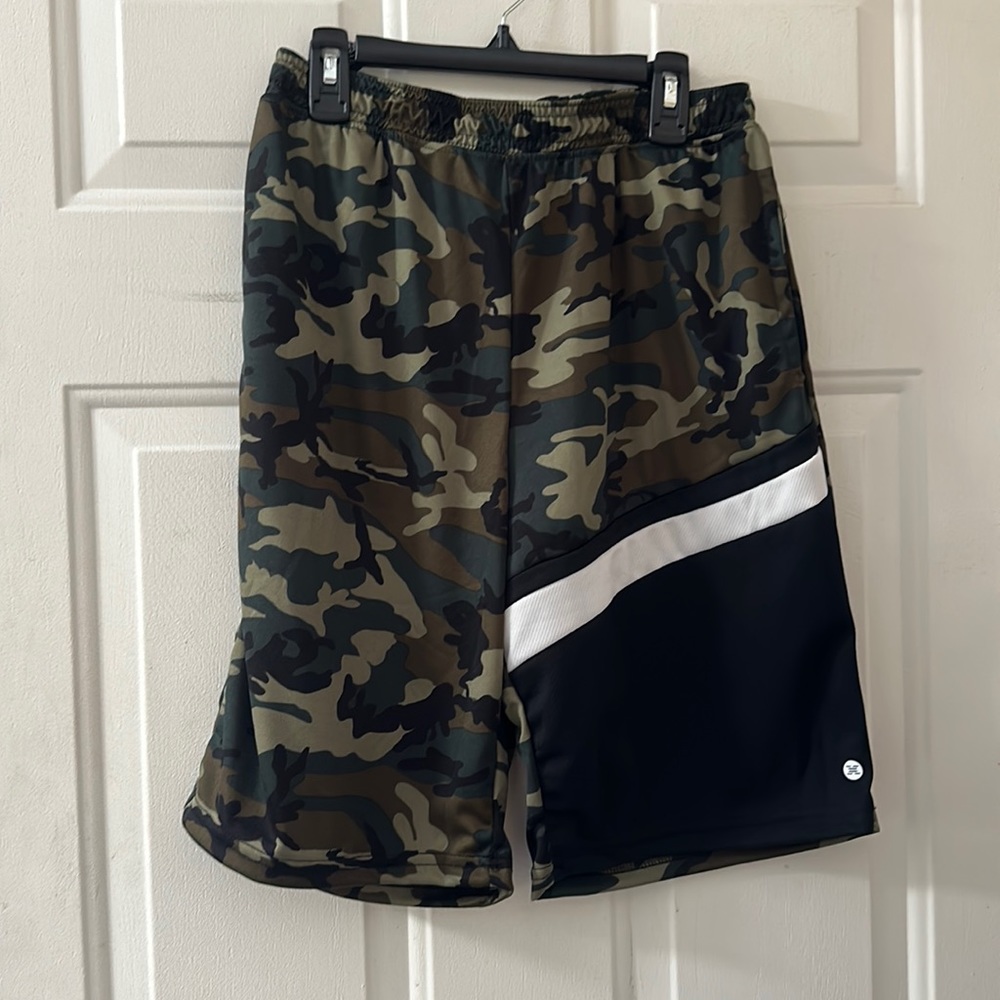 RBX CAMO BASKETBALL SHORTS: NEW WITHOUT TAGS: SIZE L (14/16)